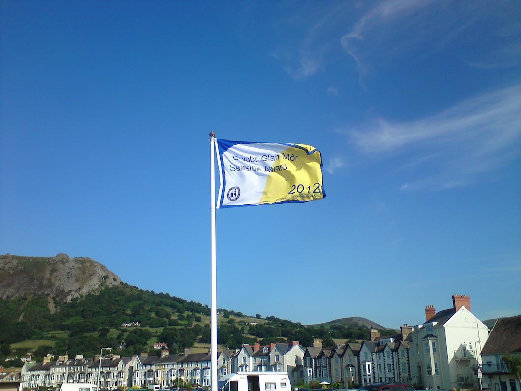 Min Y Don Guest House Llanfairfechan Exterior photo